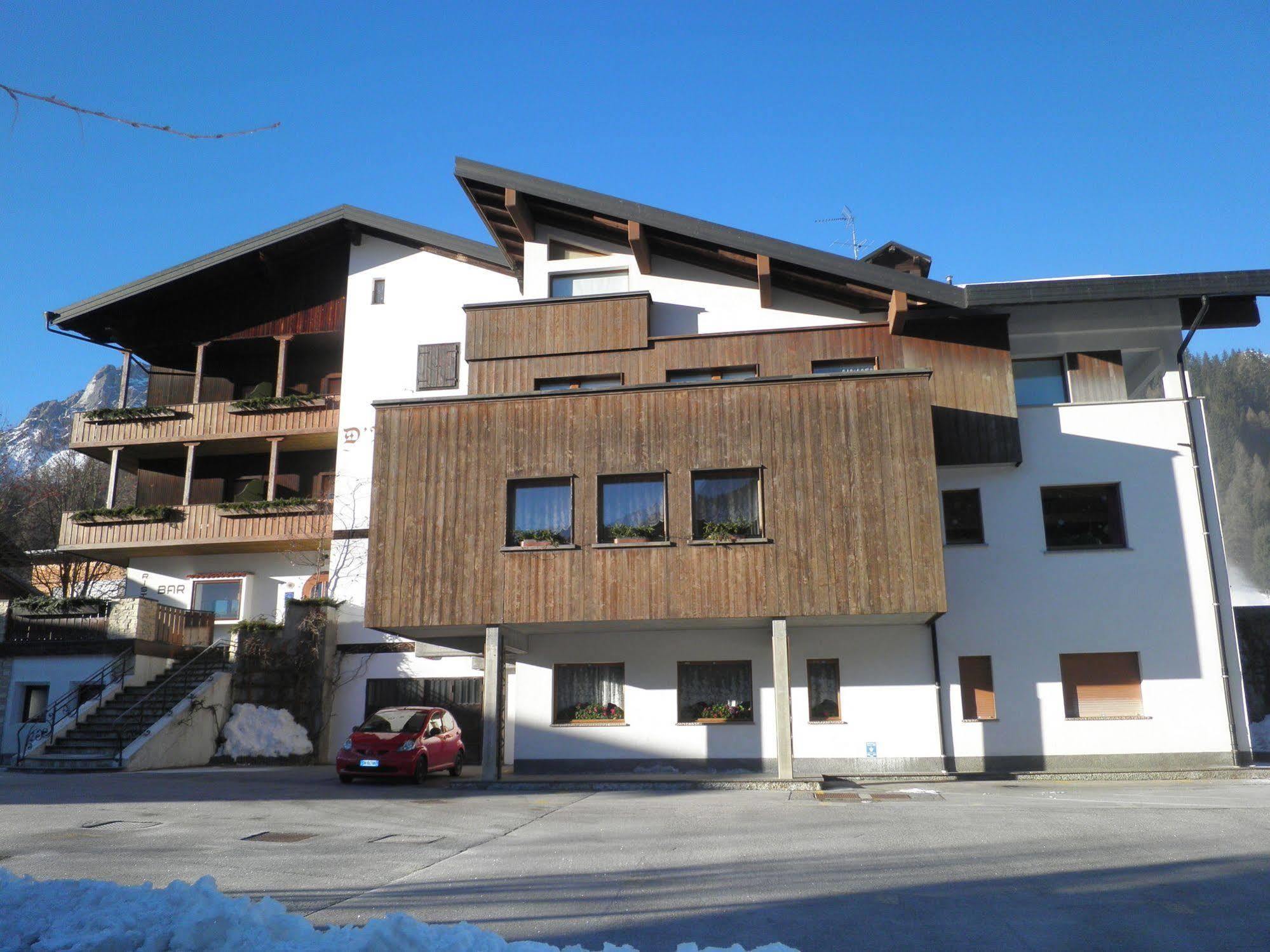 Hotel D'La Varda Di Topran D'Agata Paolo &C Sas Padola Exterior foto